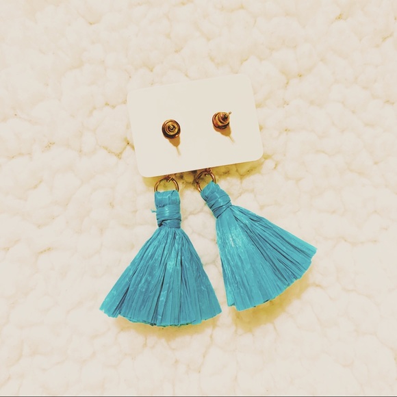 Raffia Straw/Pearl Stud Dangle Tassel Earrings - Picture 5 of 5